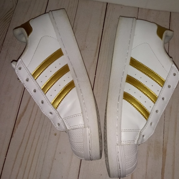 Adidas Superstar White/gold Metallic sneakers - Picture 12 of 15